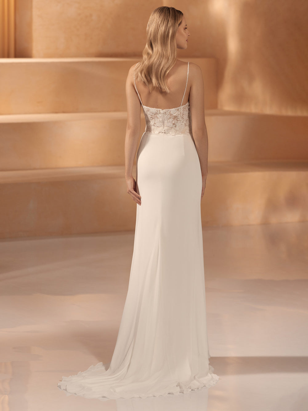 TOP DE MARIÉE E447 EN DENTELLE IVOIRE – PORTÉ AVEC UNE JUPE Bianco Evento