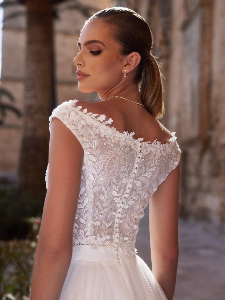Top de mariée E463 en dentelle ivoire, décolleté en V et dos boutonné