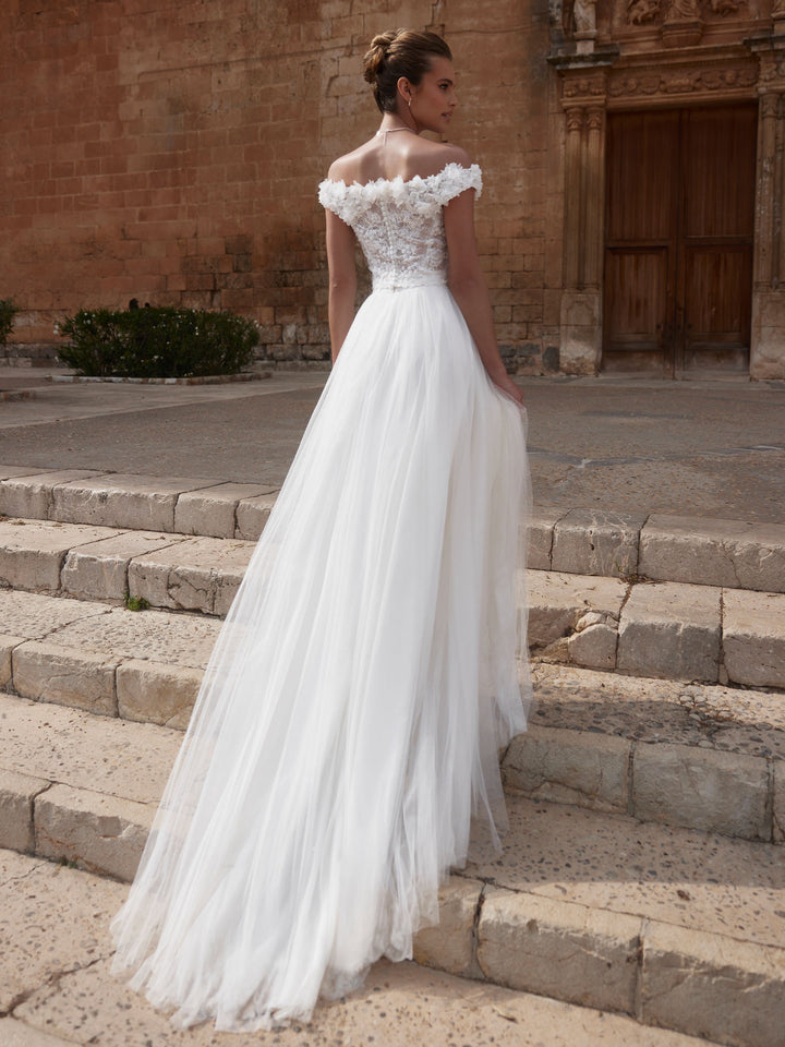 Top de mariée E486 porté avec une jupe de mariée ivoire