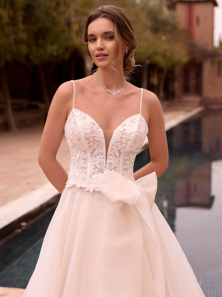 Top de mariée E499 en tulle et dentelle ivoire à décolleté en V, Bianco Evento
