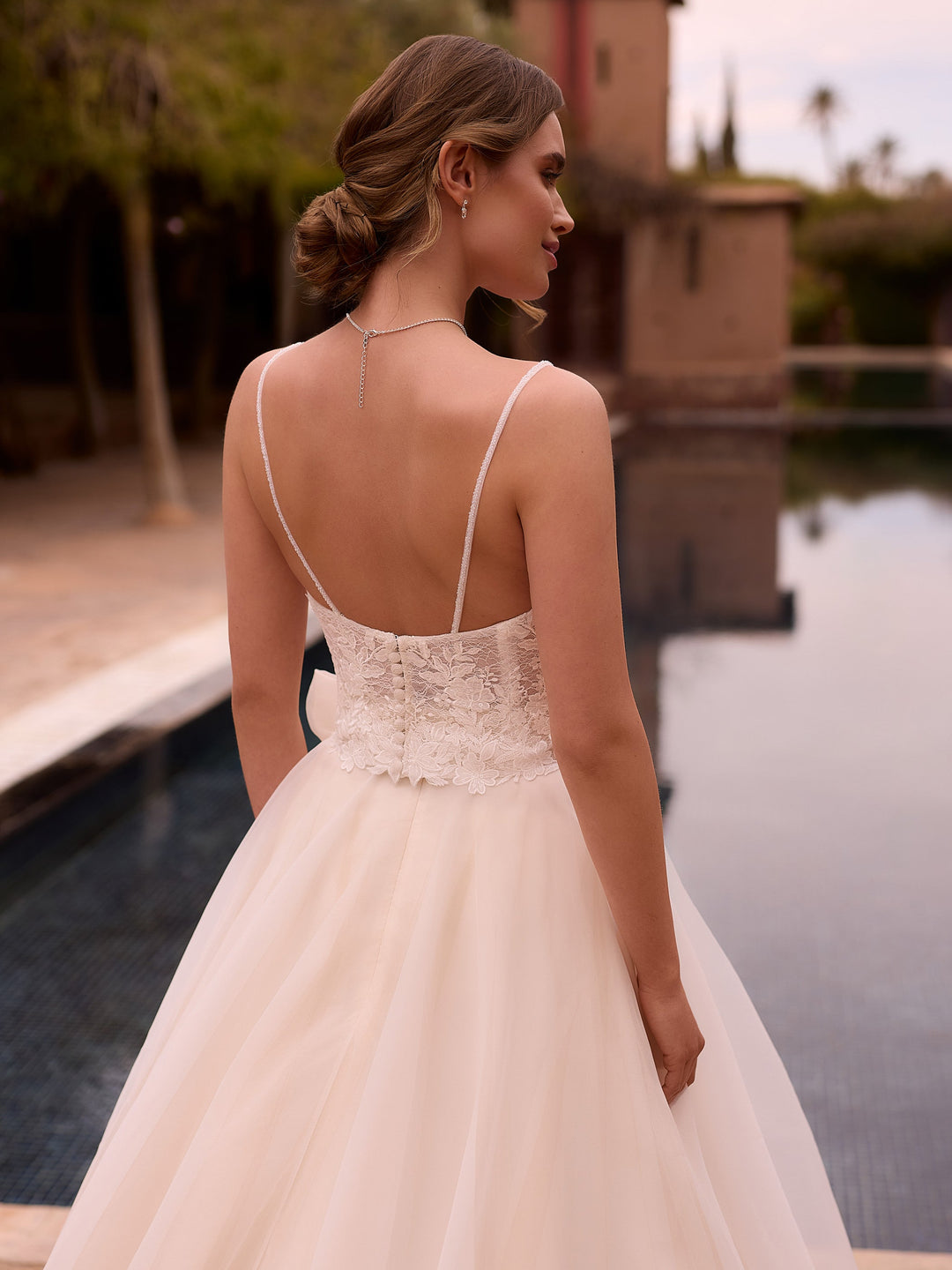 Bretelles et dentelle du top de mariée E499 en ivoire