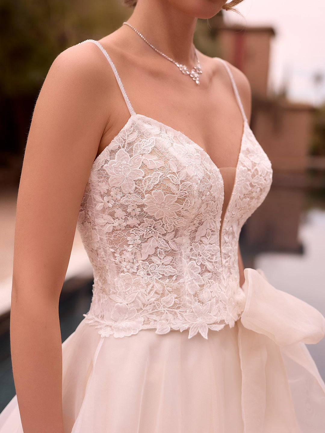 Dos boutonné du top de mariée E499 en tulle et dentelle