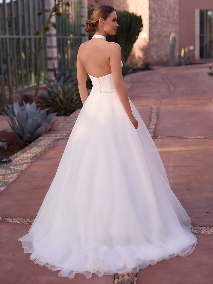Top de mariée E500 porté en tenue deux pièces minimaliste
