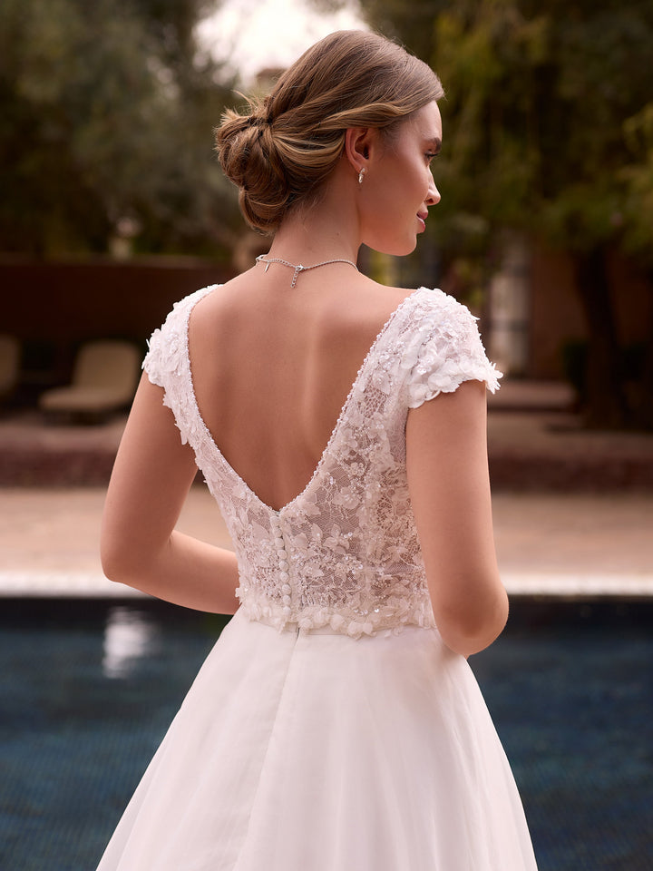 Top de mariée E509 ivoire, décolleté en V et dos boutonné