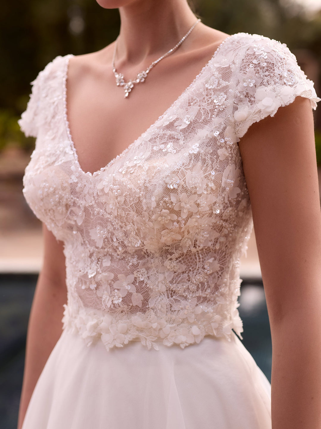 Top de mariée E509 Bianco Evento, dentelle sur tulle et manches papillon