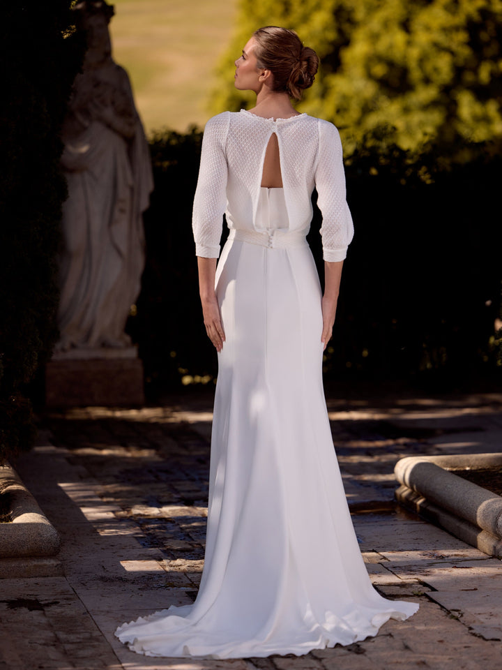 Manches longues et encolure ronde du top de mariée E549 Bianco Evento