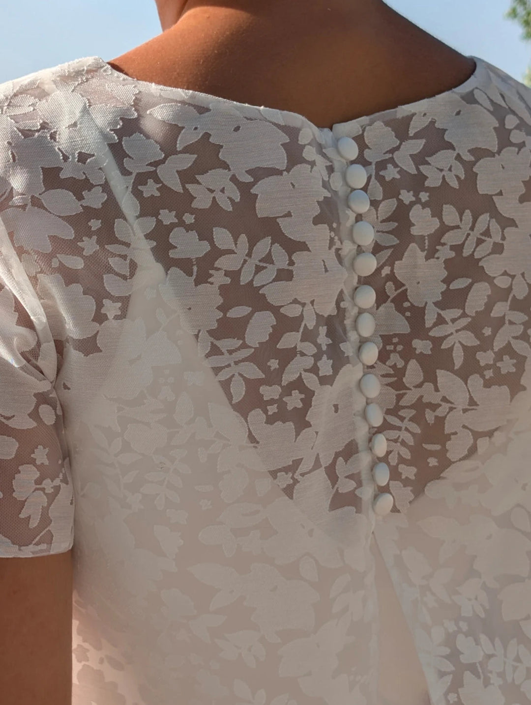Top de mariée Orel B105 organza fleuri dos boutonné Novias vue 4