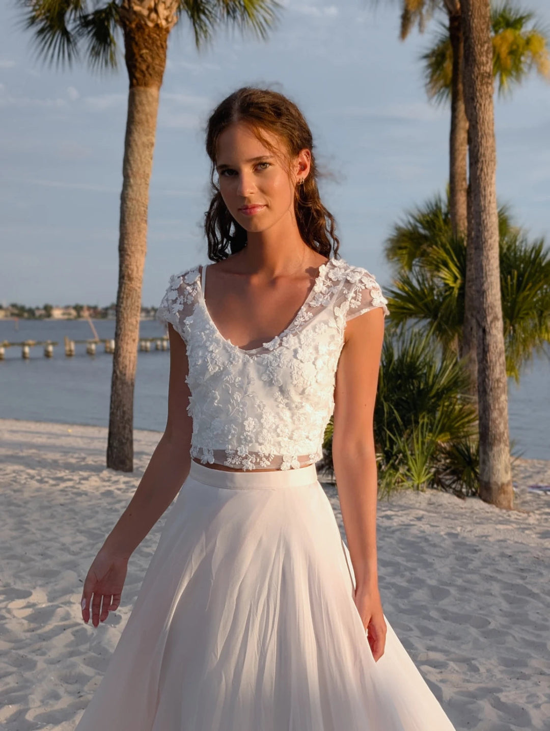 Top de mariée Otylia BK143 dentelle fleurs 3D col V Novias vue 3