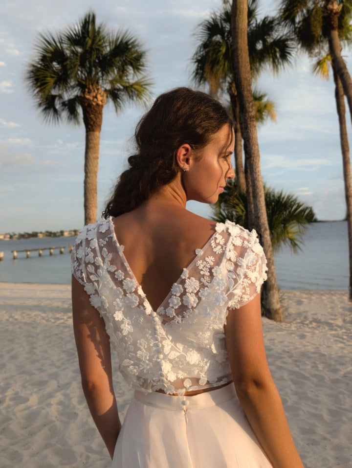 Top de mariée Otylia BK143 dentelle fleurs 3D col V Novias vue 4