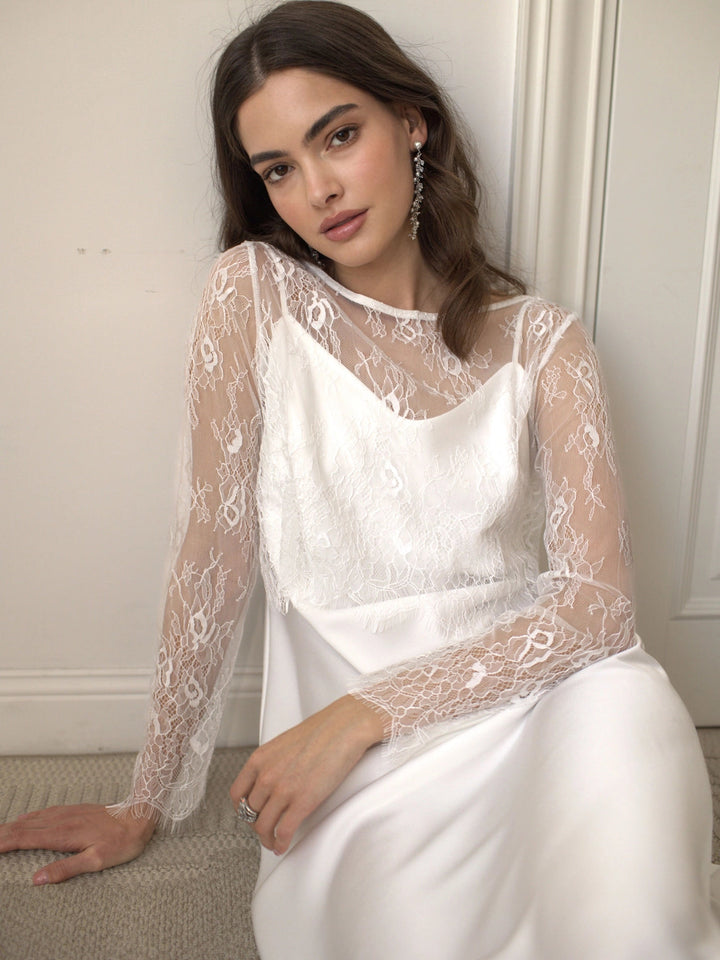 Top de mariée – dentelle blanche, dos nu, manches longues – WTB Artpodiumstudio