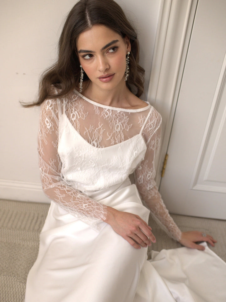 Top de mariée – dentelle blanche, dos nu, manches longues – WTB Artpodiumstudio
