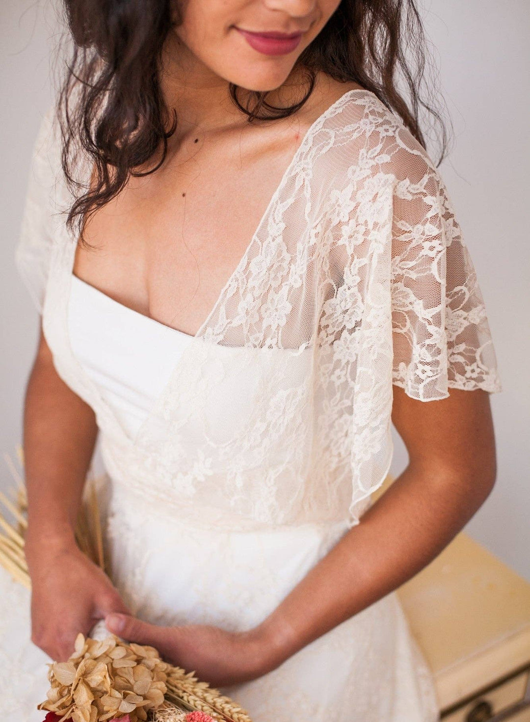 Top de mariée Vega en dentelle champagne, bandes croisées devant