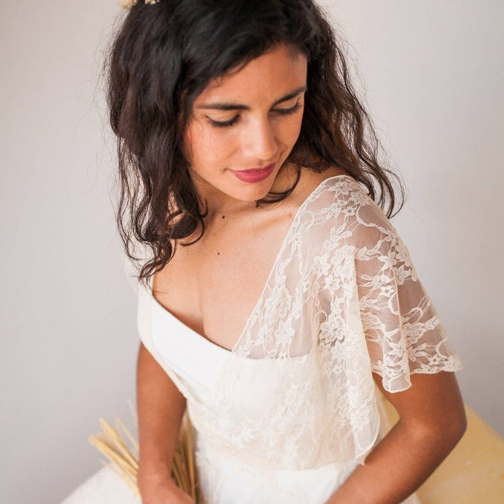 Top de mariée portefeuille en dentelle champagne noué dans le dos