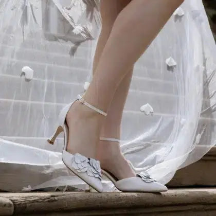 VALENTINA – CHAUSSURES DE MARIÉE EN CUIR IVOIRE | FLEURS 3D & TALON 75 MM THE PERFECT BRIDAL COMPANY