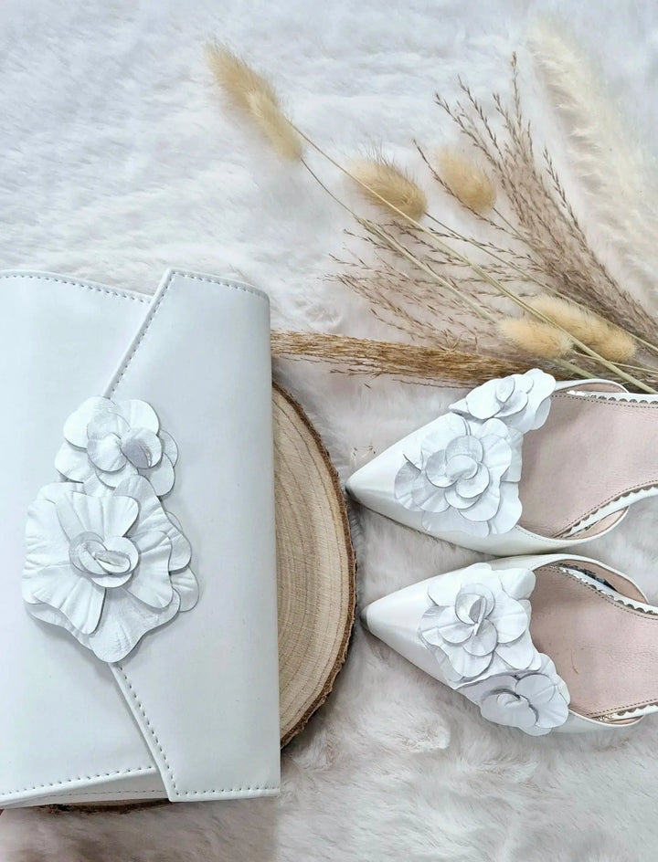 VERONA – POCHETTE MARIÉE IVOIRE | FLEUR EN CUIR & FORMAT ÉTUI ÉLÉGANT THE PERFECT BRIDAL COMPANY