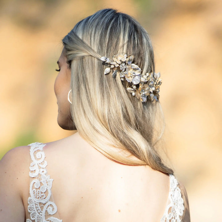 VIGNE CAPILLAIRE MARIAGE FLORAL FLORNTINA –  PLAQUÉ OR 14 CARATS & PERLES NATURELLES Ivory and co