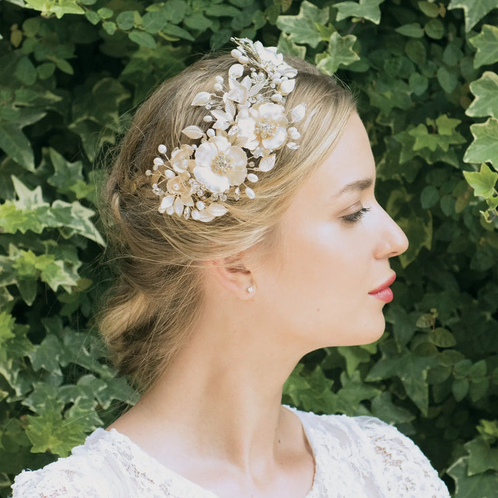 VIGNE CAPILLAIRE MARIAGE FLORAL FLORNTINA –  PLAQUÉ OR 14 CARATS & PERLES NATURELLES Ivory and co