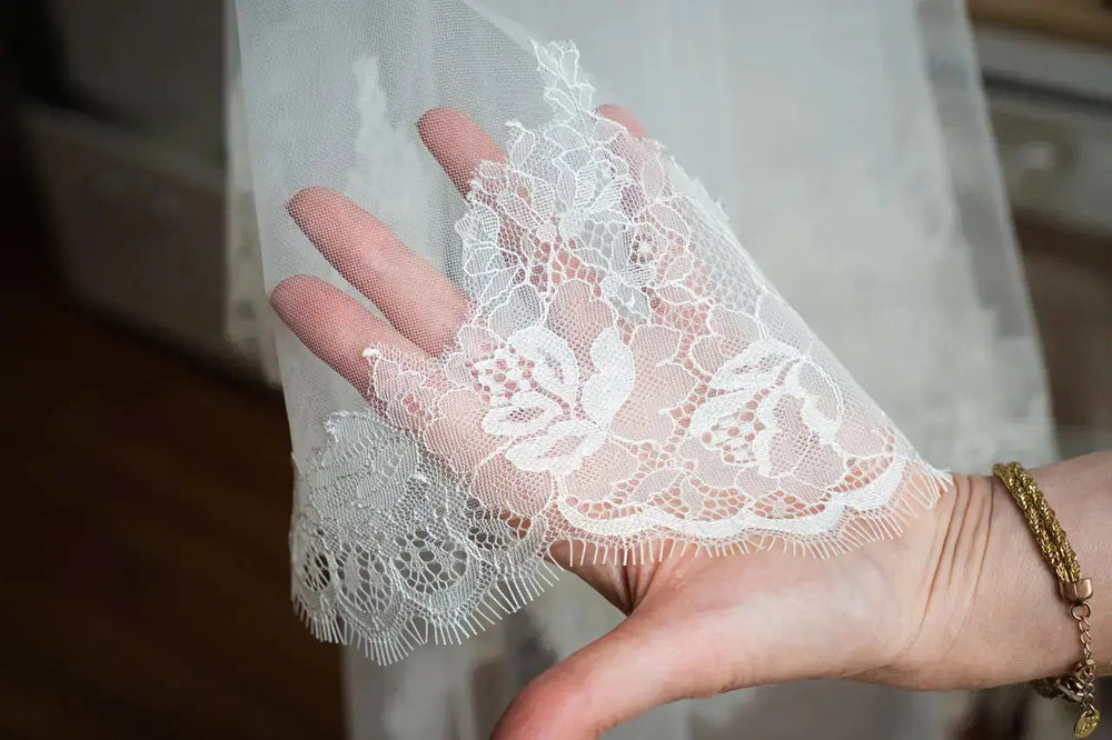 VOILE DE MARIÉE BORDÉ DE DENTELLE FRANÇAISE CLOTILDE WK34 Novias
