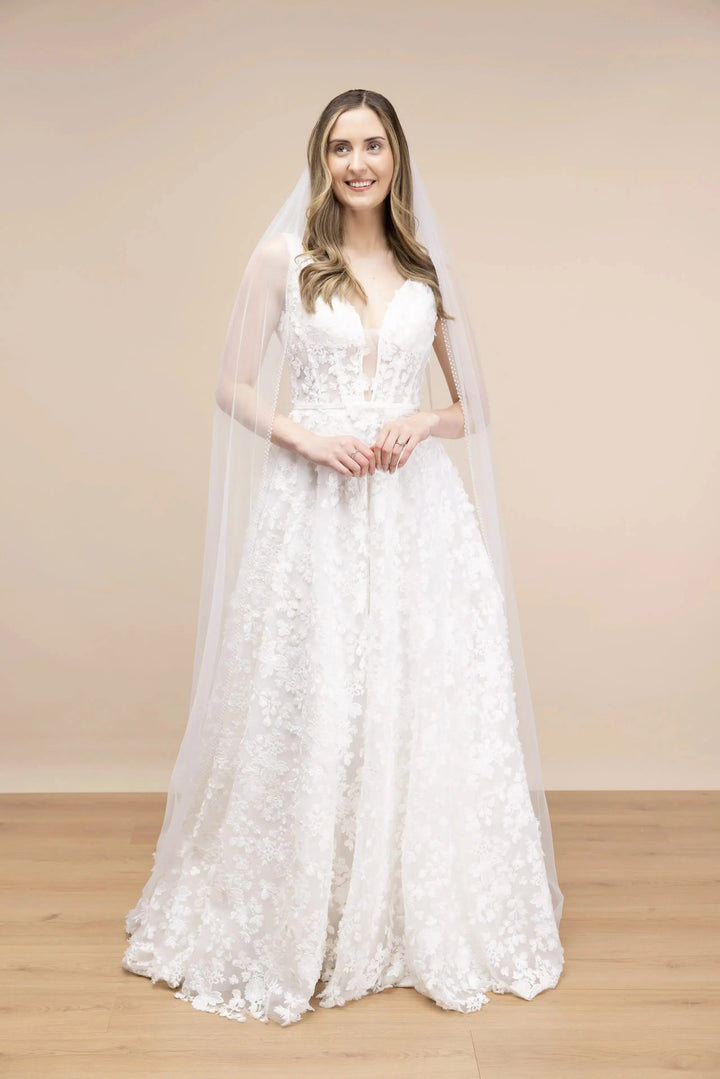 VOILE DE MARIÉE CATHÉDRALE 300 CM EN TULLE IVOIRE À BORDURE PERLÉE | PBV9054 THE PERFECT BRIDAL COMPANY