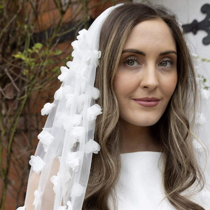 VOILE DE MARIÉE CATHÉDRALE 300 CM EN TULLE IVOIRE À FLEURS 3D | PBV9081 THE PERFECT BRIDAL COMPANY