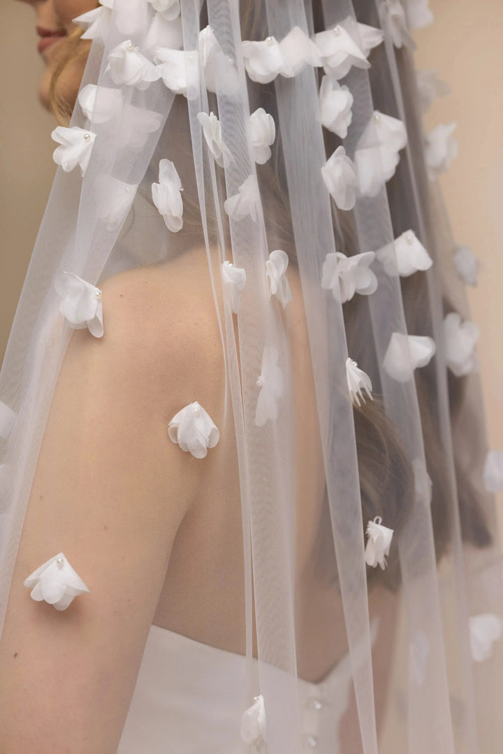 VOILE DE MARIÉE CATHÉDRALE 300 CM EN TULLE IVOIRE À FLEURS 3D | PBV9081 THE PERFECT BRIDAL COMPANY