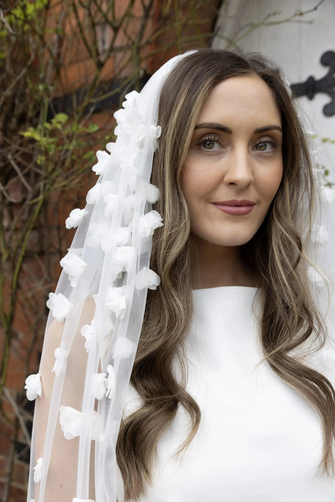 VOILE DE MARIÉE CATHÉDRALE 300 CM EN TULLE IVOIRE À FLEURS 3D | PBV9081 THE PERFECT BRIDAL COMPANY