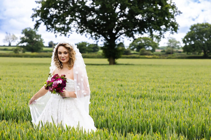 VOILE DE MARIÉE CATHÉDRALE 300 CM EN TULLE IVOIRE À FLEURS 3D | PBV9081 THE PERFECT BRIDAL COMPANY