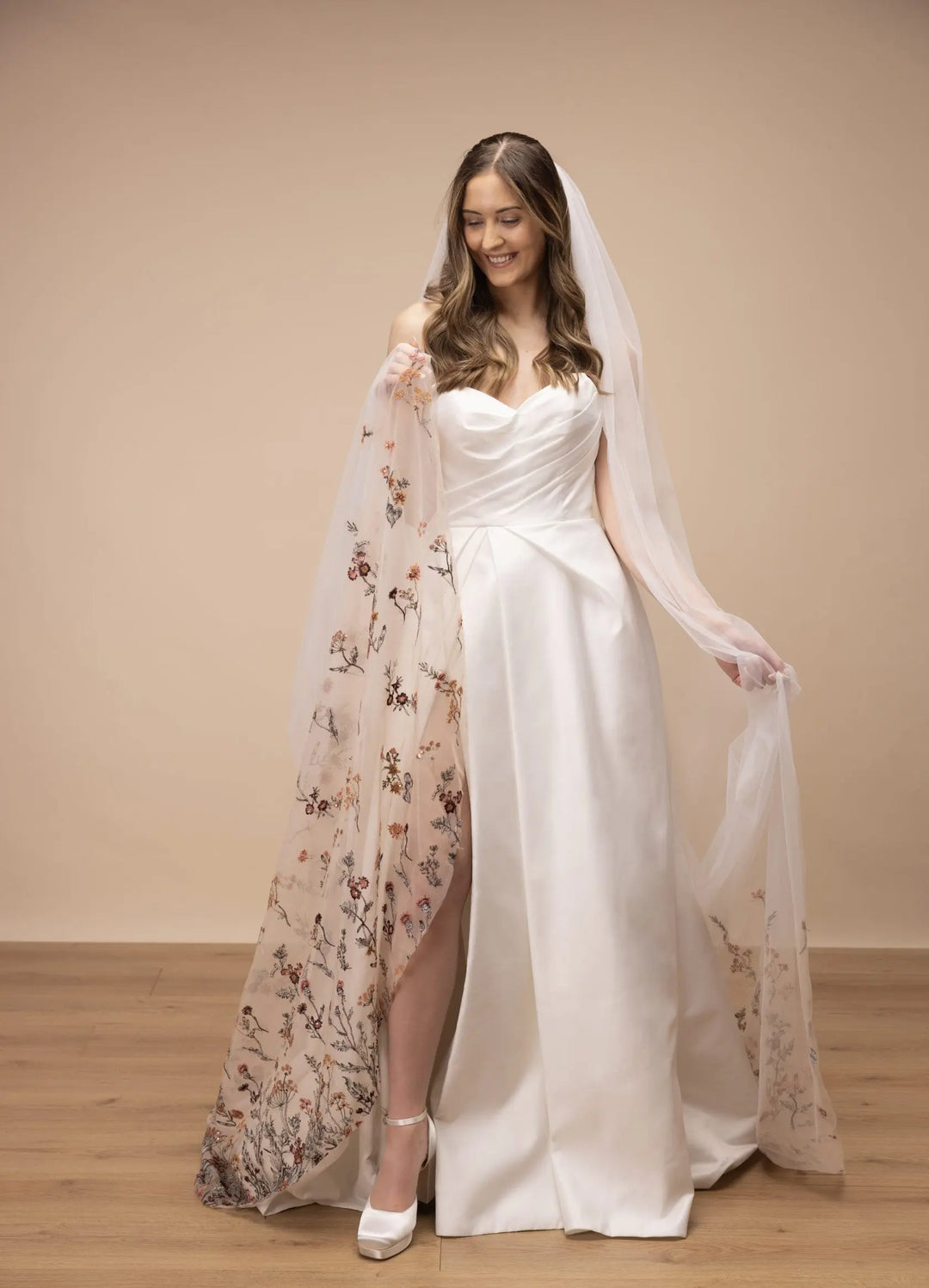 VOILE DE MARIÉE CATHÉDRALE 300 CM EN TULLE IVOIRE & BRODERIES FLORALES - PBV9084 GOLD, THE PERFECT BRIDAL COMPANY