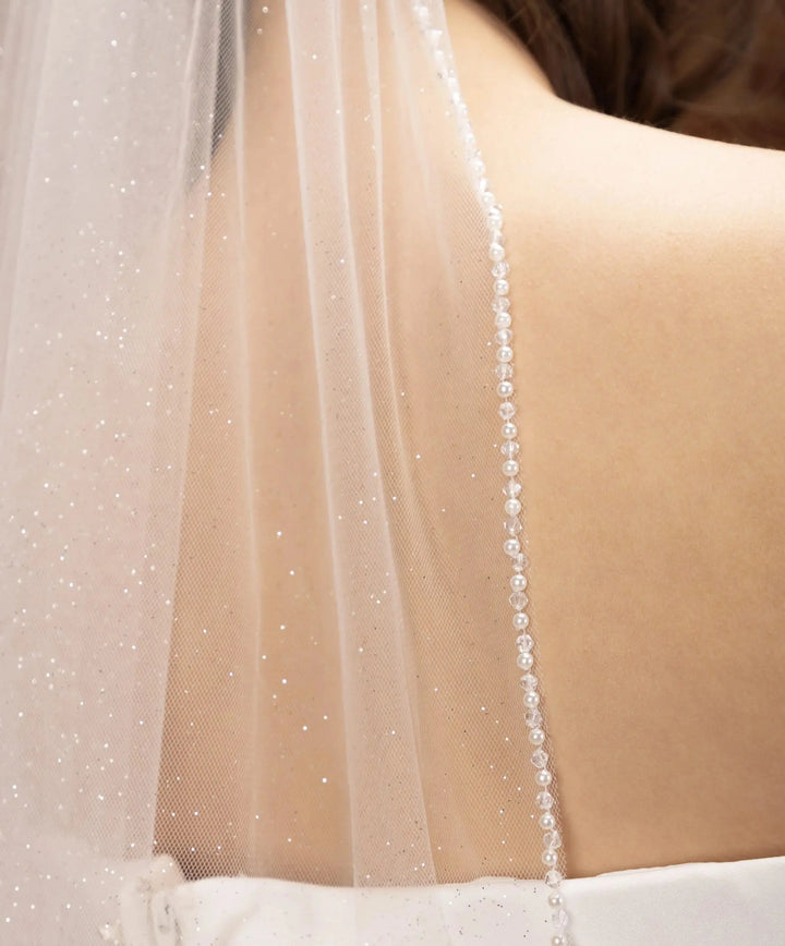 VOILE DE MARIÉE COURT 90 CM EN TULLE IVOIRE PAILLETÉ À BORDURE PERLES & CRISTAUX | PBV9057 THE PERFECT BRIDAL COMPANY