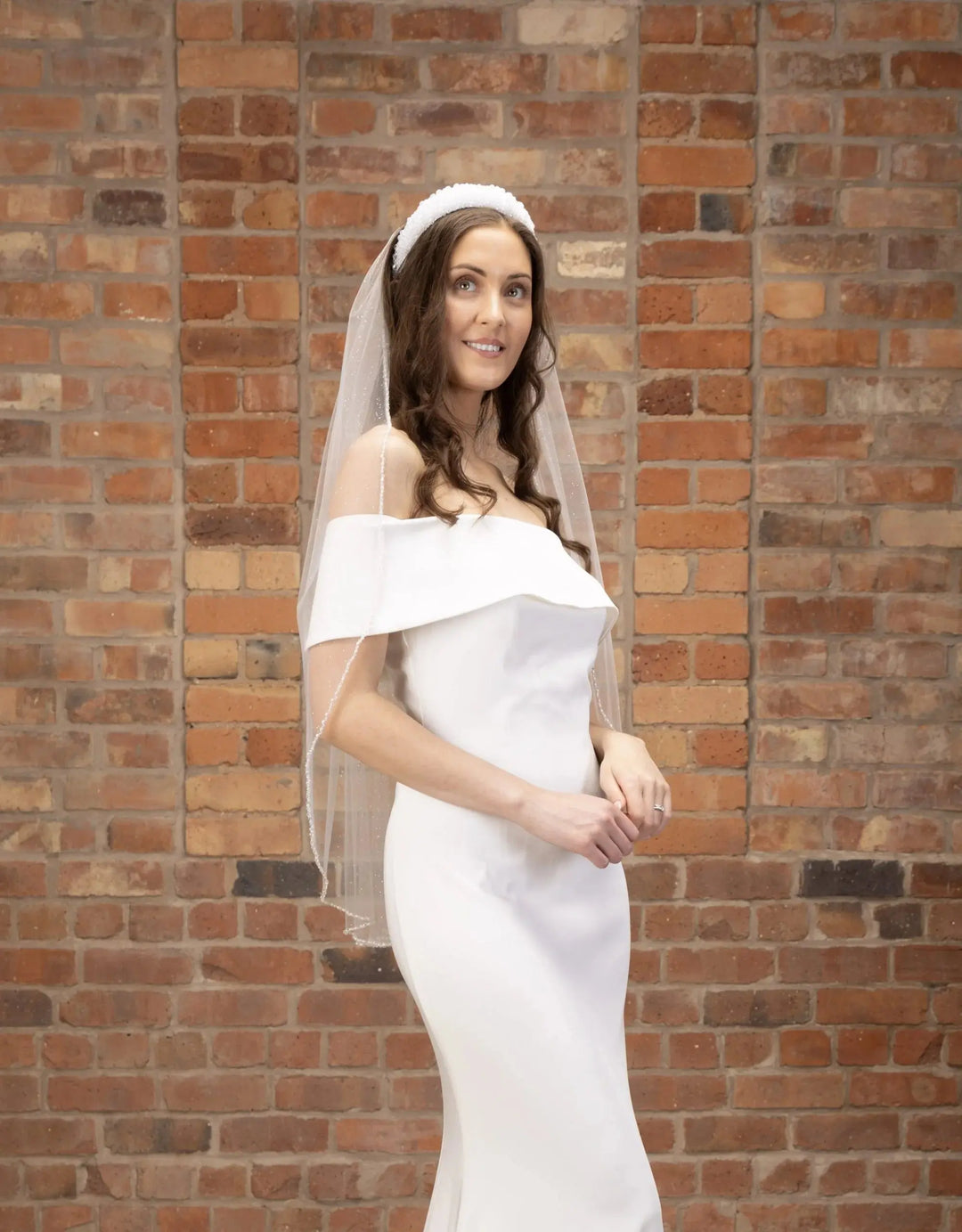 VOILE DE MARIÉE COURT 90 CM EN TULLE IVOIRE PAILLETÉ À BORDURE PERLES & CRISTAUX | PBV9057 THE PERFECT BRIDAL COMPANY