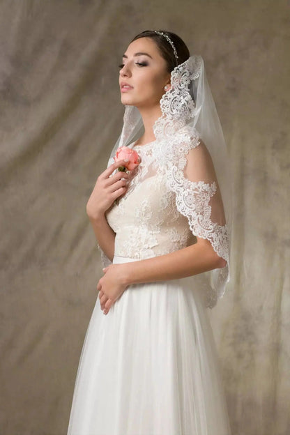 VOILE DE MARIÉE COURT EN DENTELLE CLÉOPÂTRE WK40 Novias