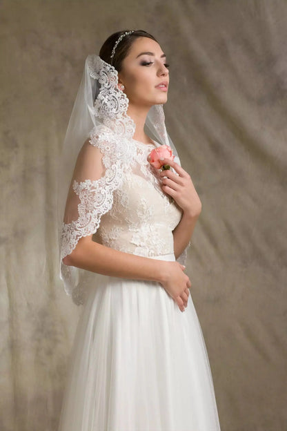 VOILE DE MARIÉE COURT EN DENTELLE CLÉOPÂTRE WK40 Novias