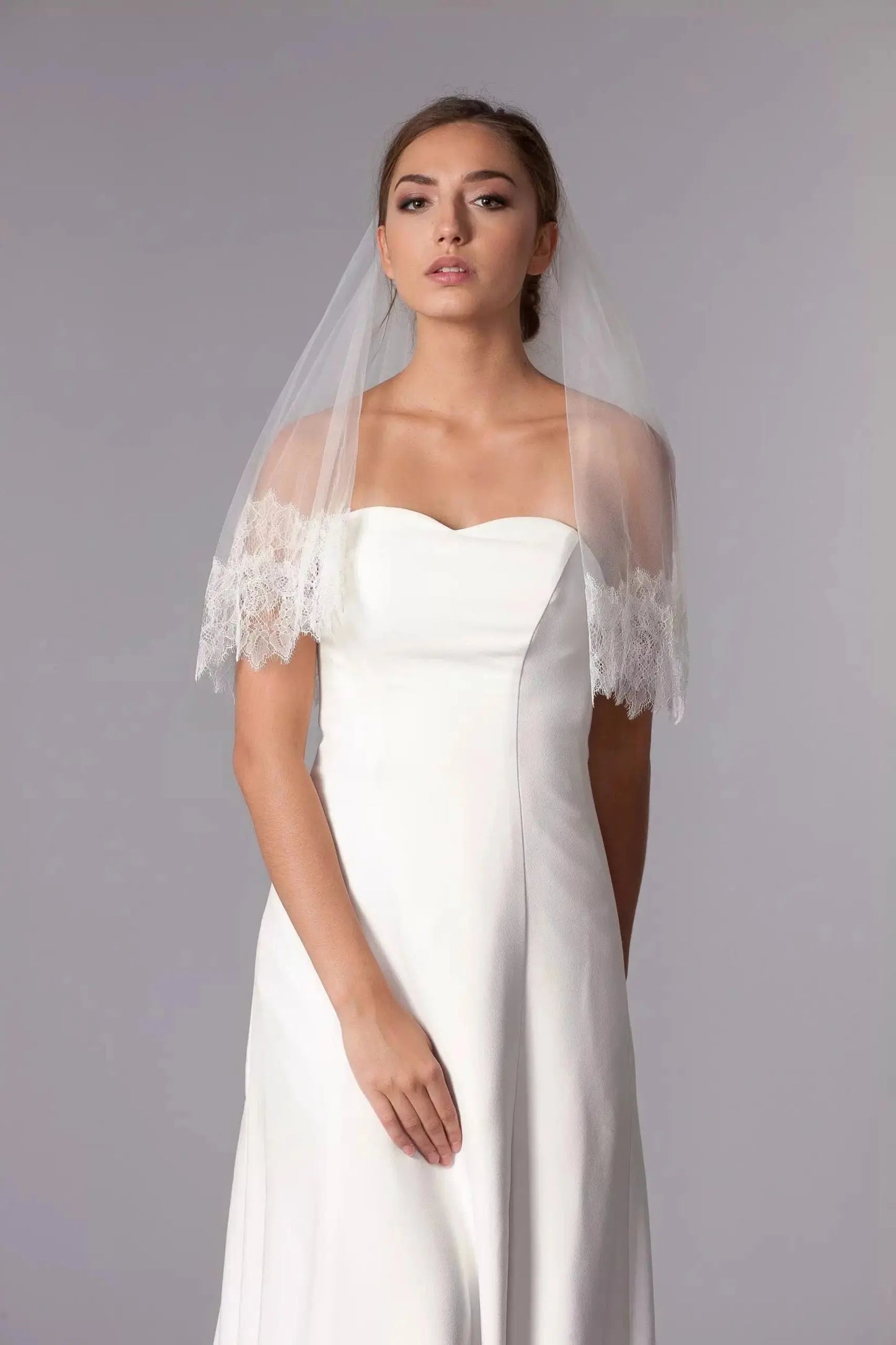 VOILE DE MARIÉE COURT EN DENTELLE FRANÇAISE CAITLIN WK28 Novias