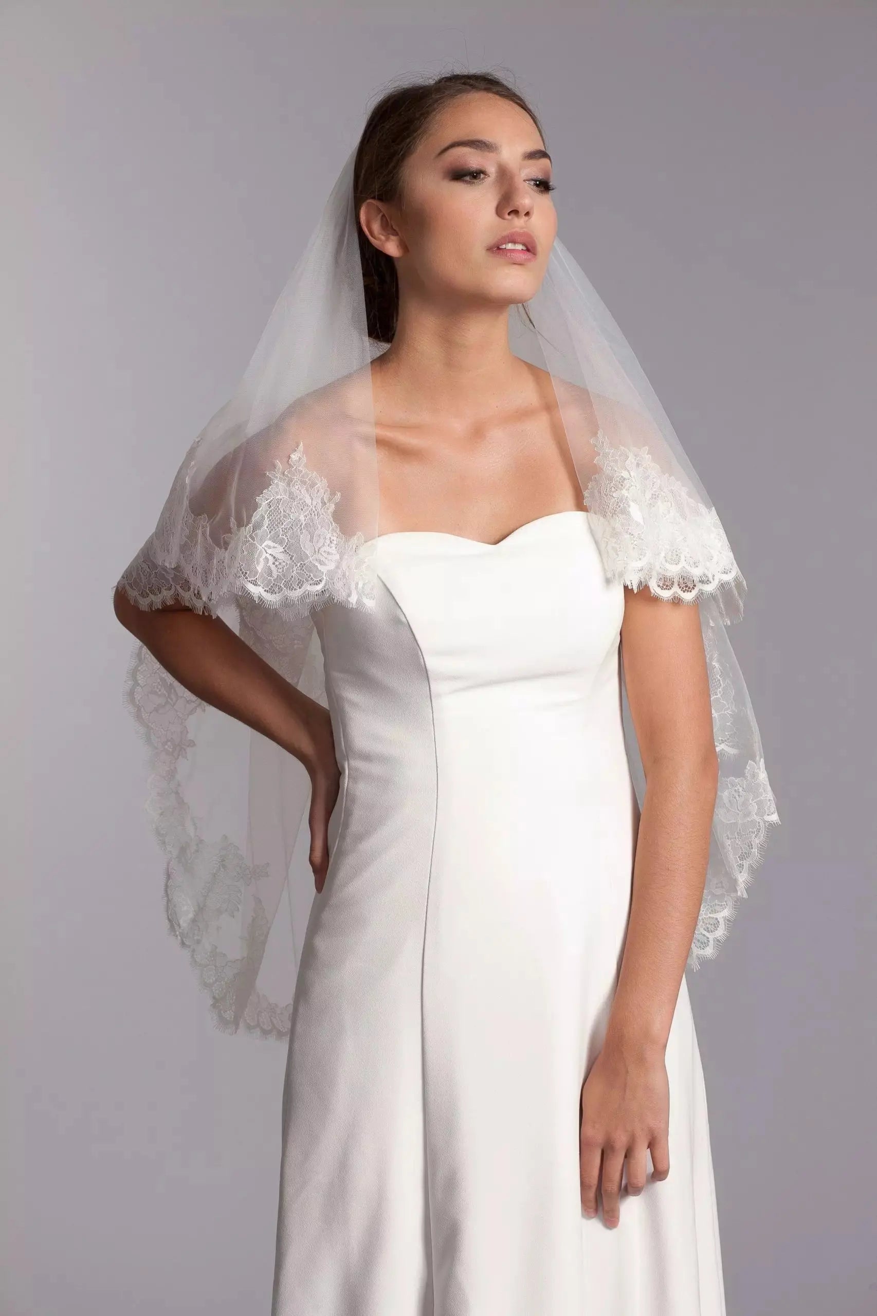 VOILE DE MARIÉE COURT EN DENTELLE FRANÇAISE CLOTILDE WK34 Novias