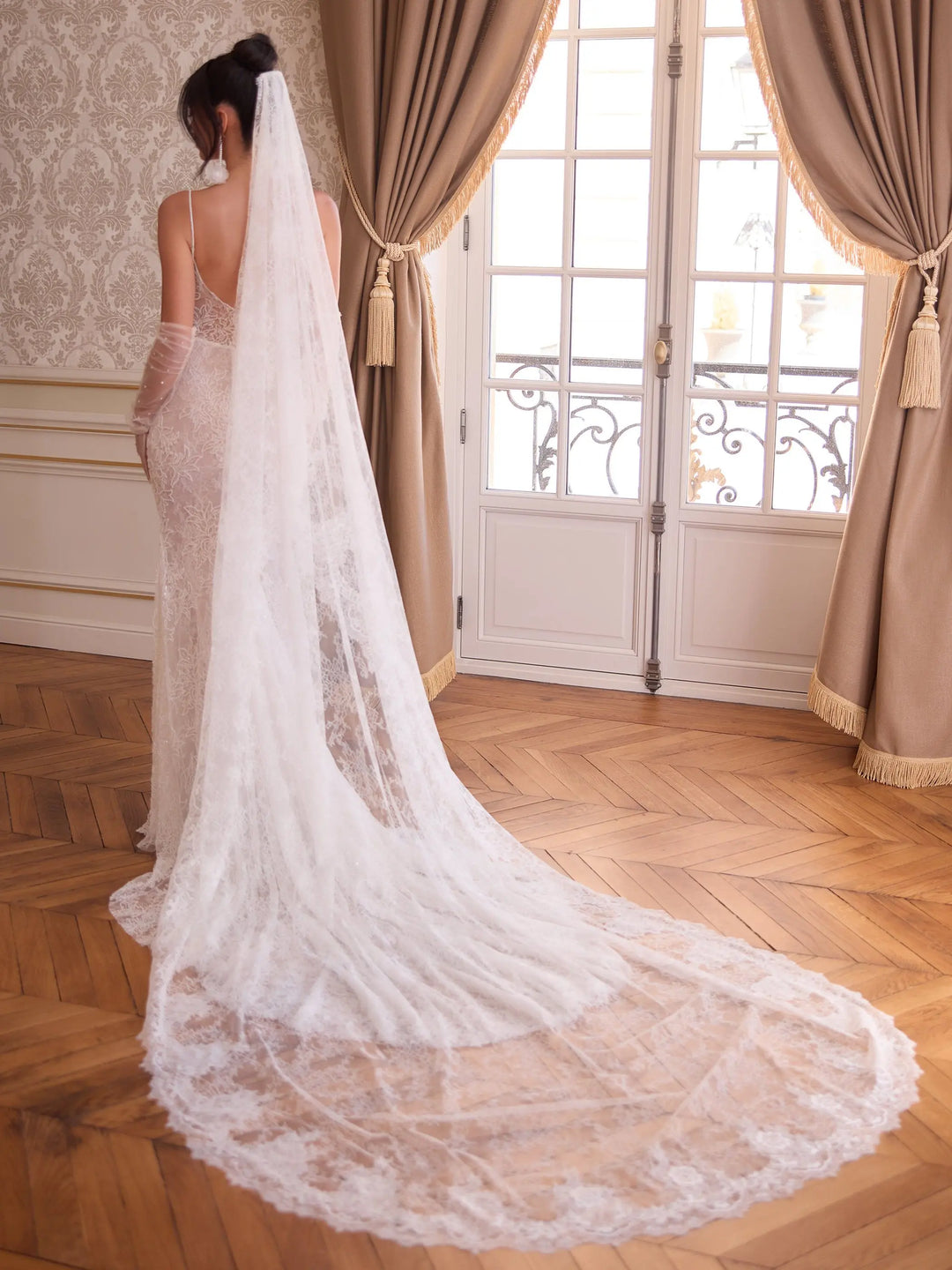 VOILE DE MARIÉE EN DENTELLE DE CHANTILLY 300 CM – ÉLÉGANCE BOHÈME & RAFFINÉE – S547 BIANCO EVENTO