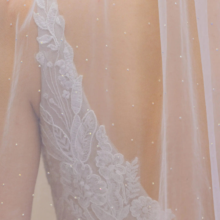 VOILE DE MARIÉE EN TULLE IVOIRE ORNÉ DE CRISTAUX IRISÉS – PBV9077 THE PERFECT BRIDAL COMPANY