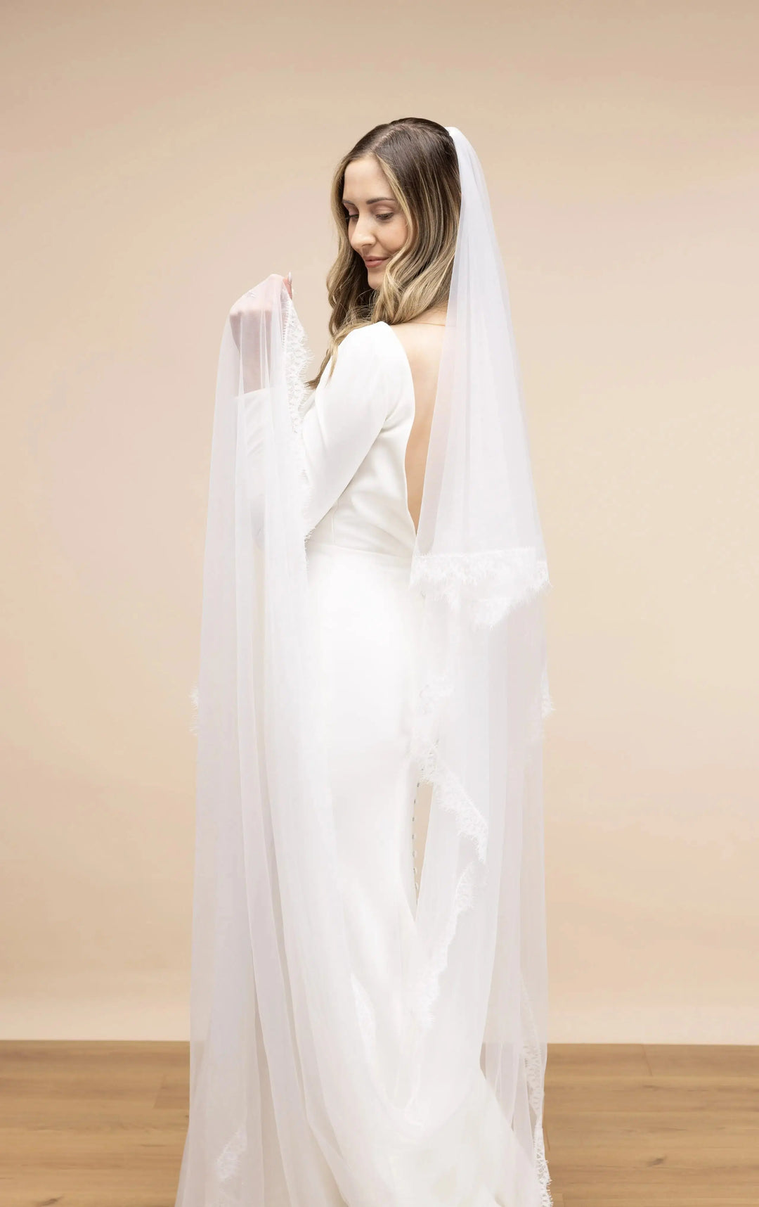 VOILE DE MARIÉE LONG 300 CM EN TULLE IVOIRE & DENTELLE FESTONNÉE – PBV9089 THE PERFECT BRIDAL COMPANY