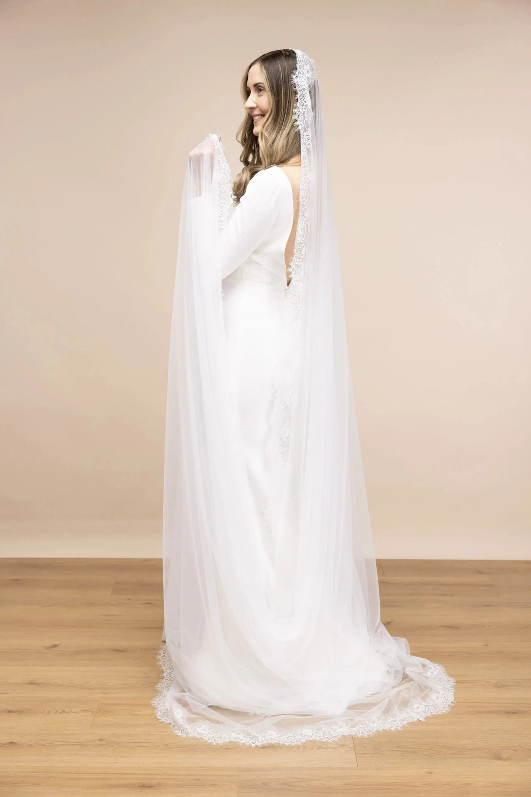 VOILE DE MARIÉE LONG 300 CM EN TULLE IVOIRE & DENTELLE FLORALE – PBV9088 THE PERFECT BRIDAL COMPANY