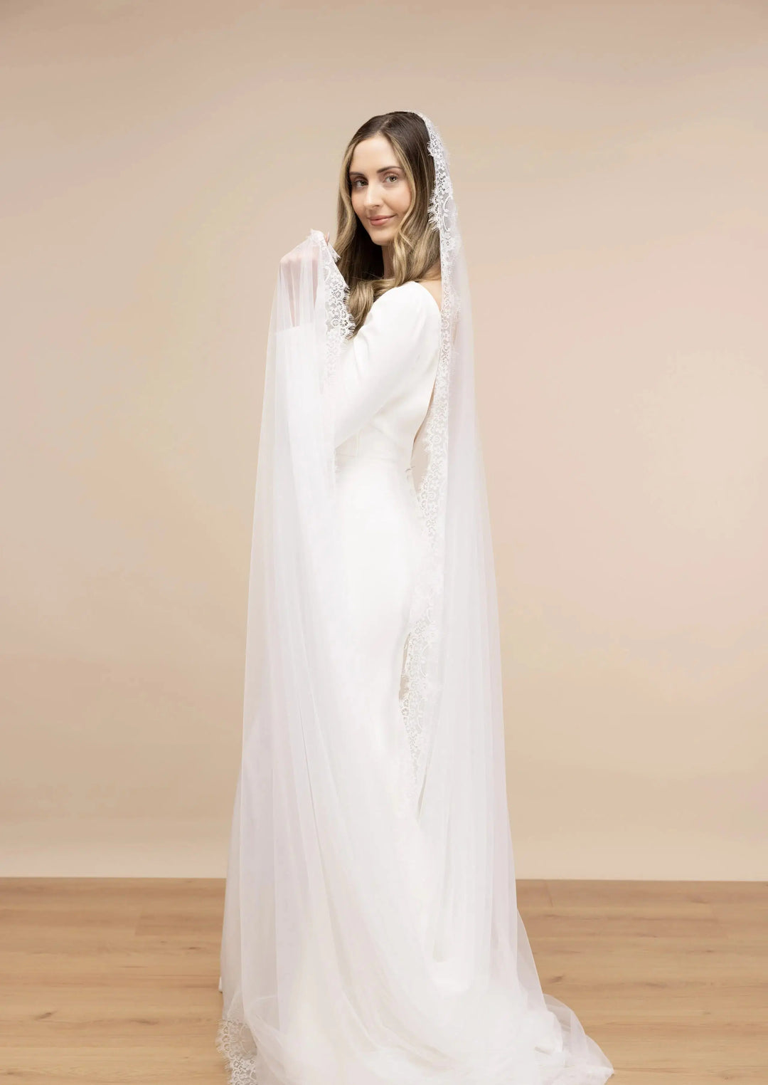 VOILE DE MARIÉE LONG 300 CM EN TULLE IVOIRE & DENTELLE FLORALE – PBV9088 THE PERFECT BRIDAL COMPANY