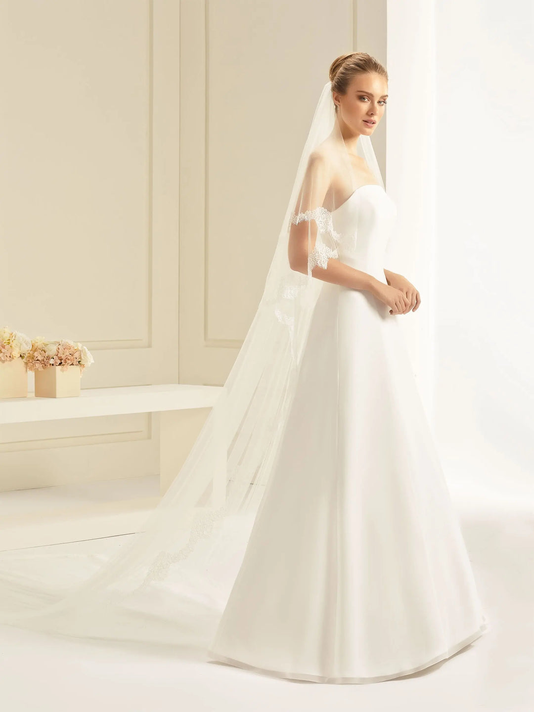VOILE DE MARIÉE LONG BORDURE DENTELLE AVEC RABAT S247 Bianco Evento