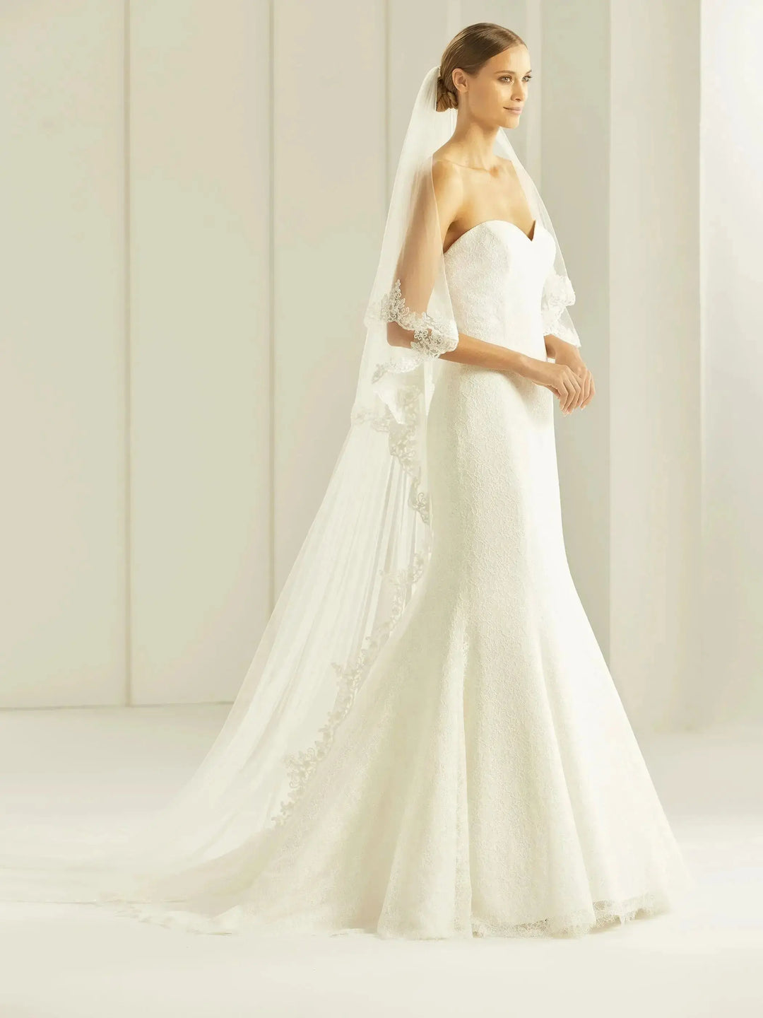 VOILE DE MARIÉE LONG BORDURE DENTELLE PERLÉE AVEC RABAT S258 Bianco Evento