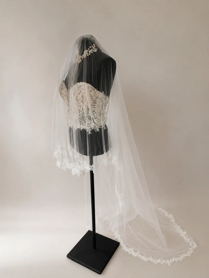 VOILE DE MARIÉE S427 EN TULLE IVOIRE AVEC RABAT ET BORDURE EN DENTELLE – 220 CM BIANCO EVENTO