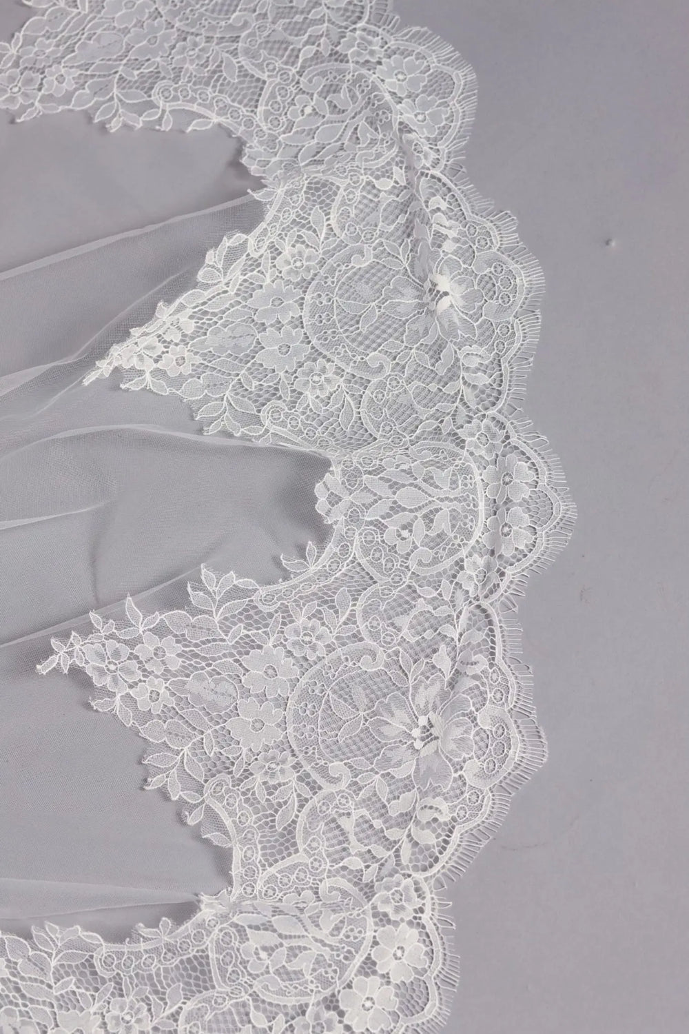 VOILE MARIÉE DEBORAH WD17 LARGE BORDURE DENTELLE FRANÇAISE – RABAT 80 CM & 300 CM Novias