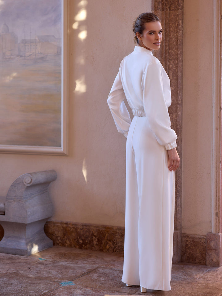 Veste de mariée E523 Bianco Evento, détail de la fermeture éclair et du col montant