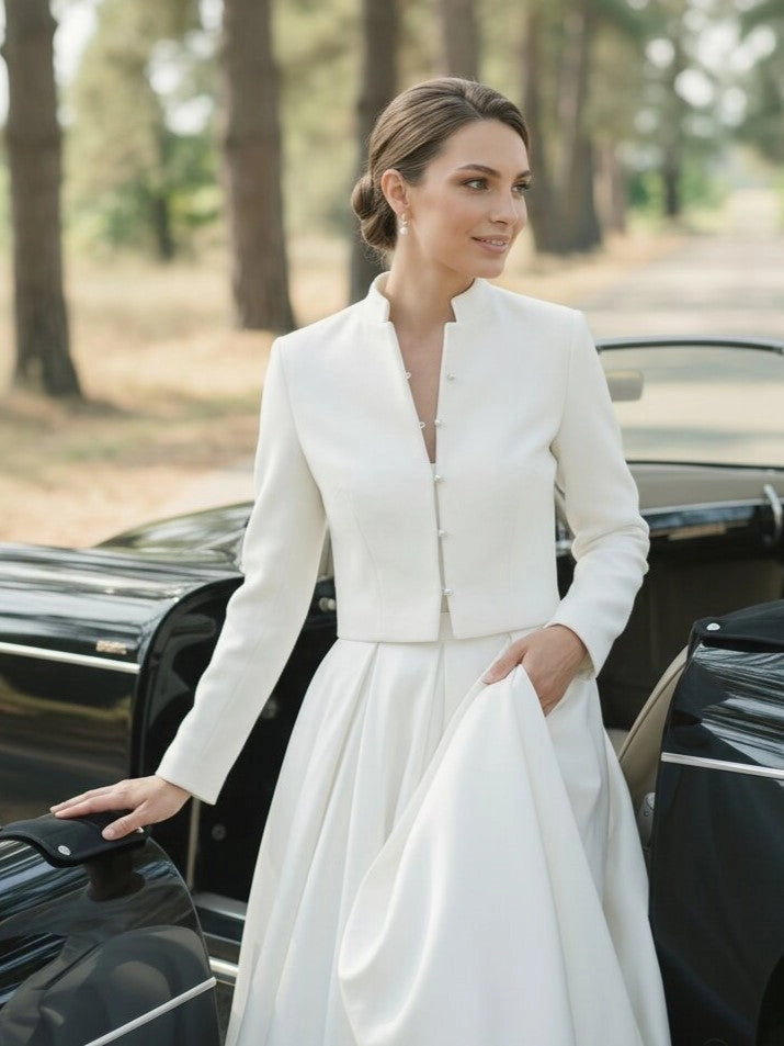 Veste de mariée courte – col montant, boutons perle – WJ02 Artpodiumstudio