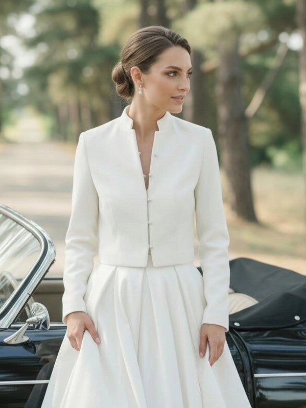 Veste de mariée courte – col montant, boutons perle – WJ02 Artpodiumstudio