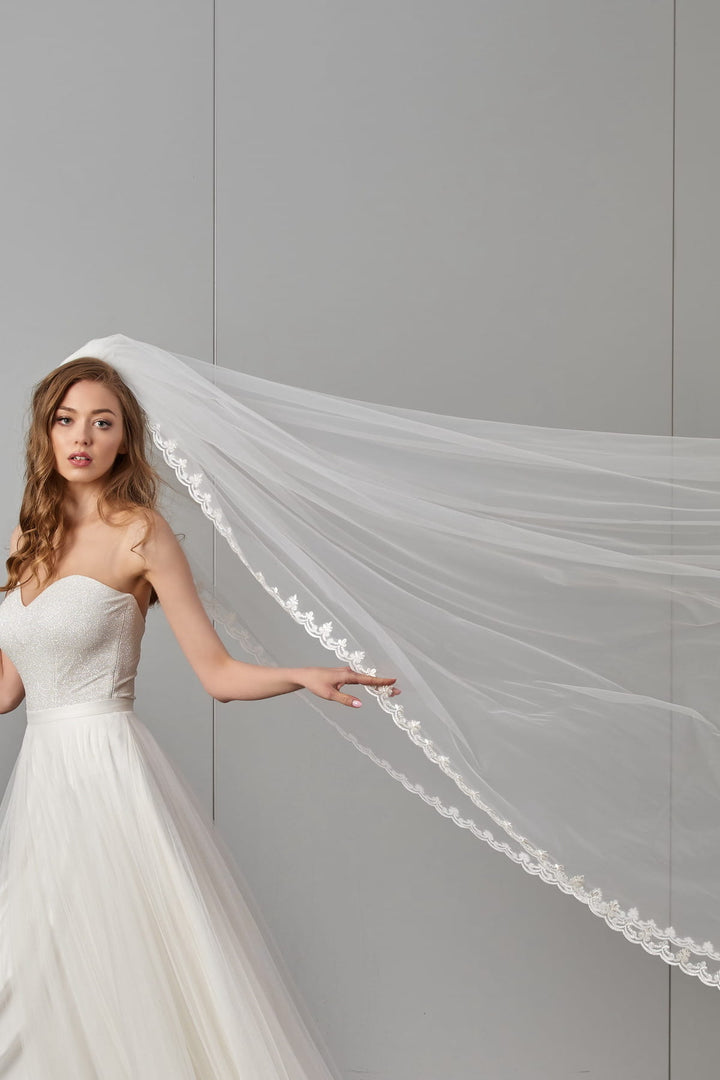 Voile de mariée Anaïs WD71 porté, dentelle à sequins