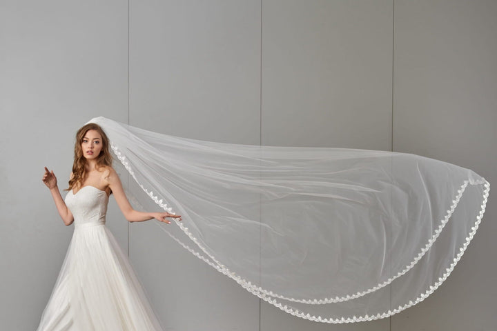 Voile de mariée Anaïs WD71 porté, dentelle à sequins