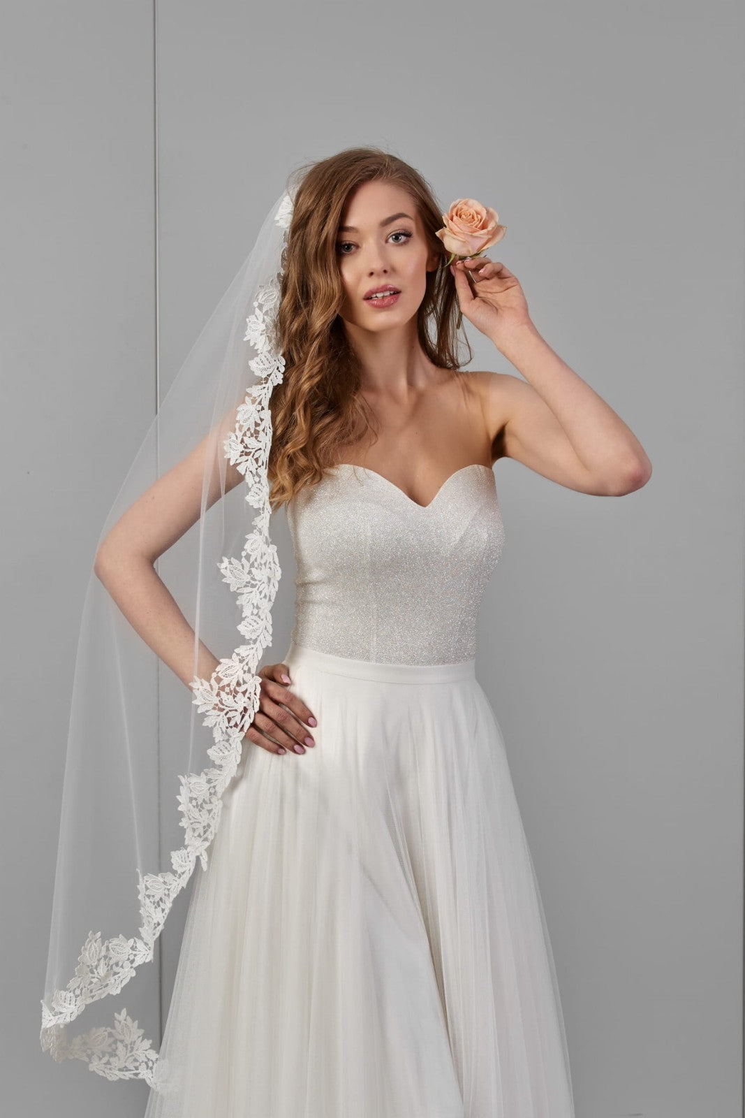 Voile de mariée Aria WK44 une couche de 120 cm, large bordure en dentelle