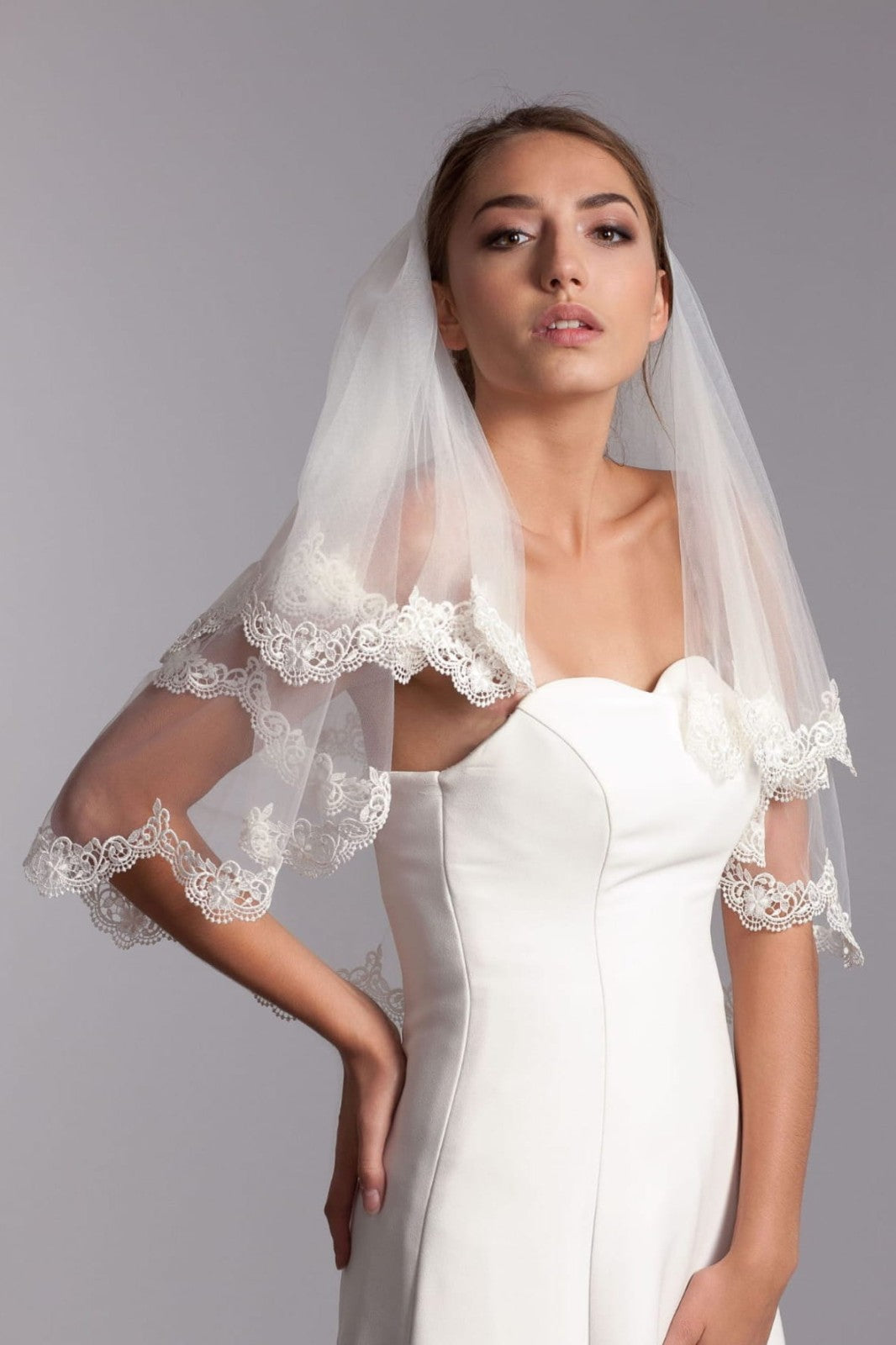 Voile de mariée Carla WK23 porté en deux couches, dentelle festonnée en bordure